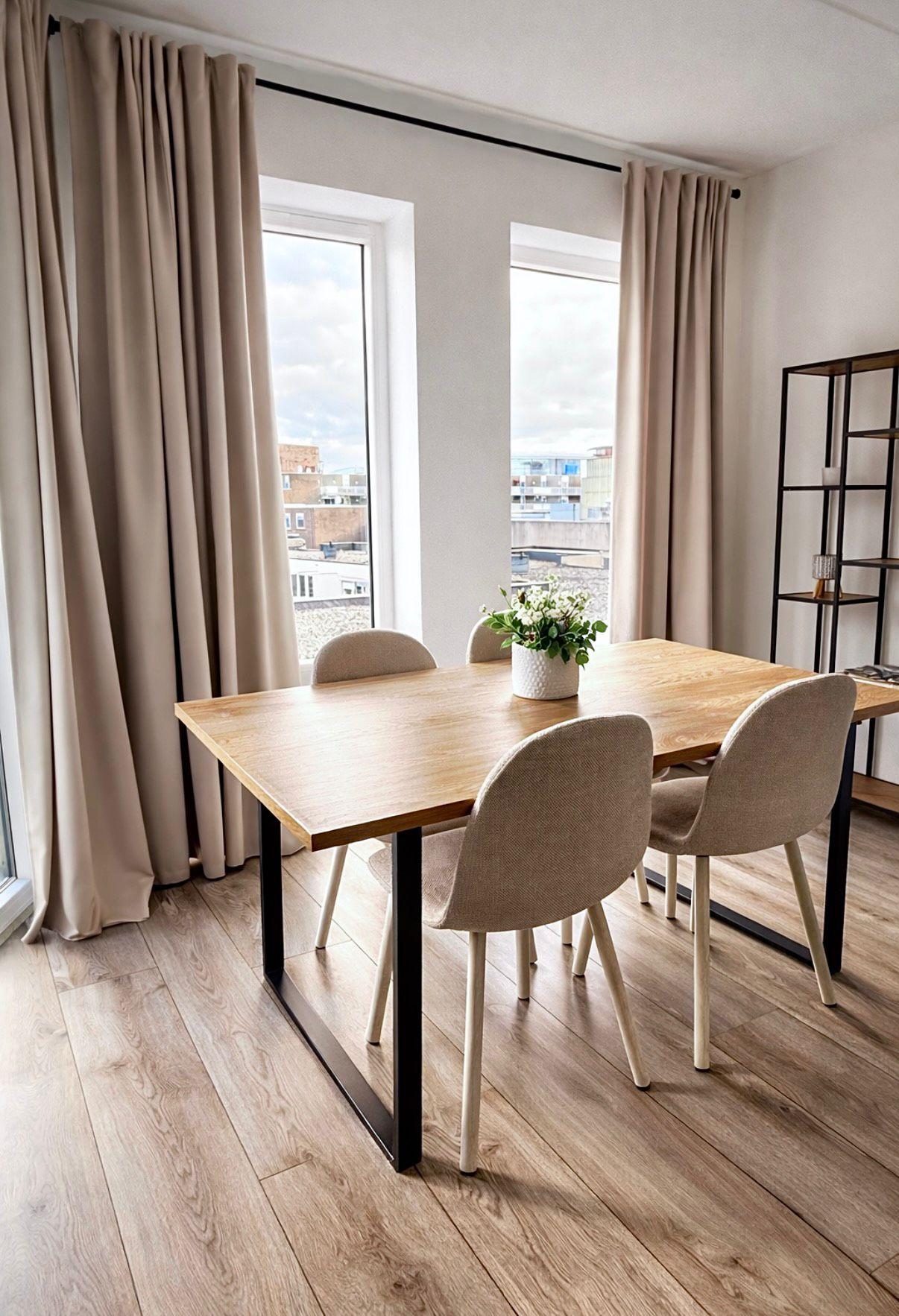 City Apartment voor 1-3 personen woonkamer vanaf balkon